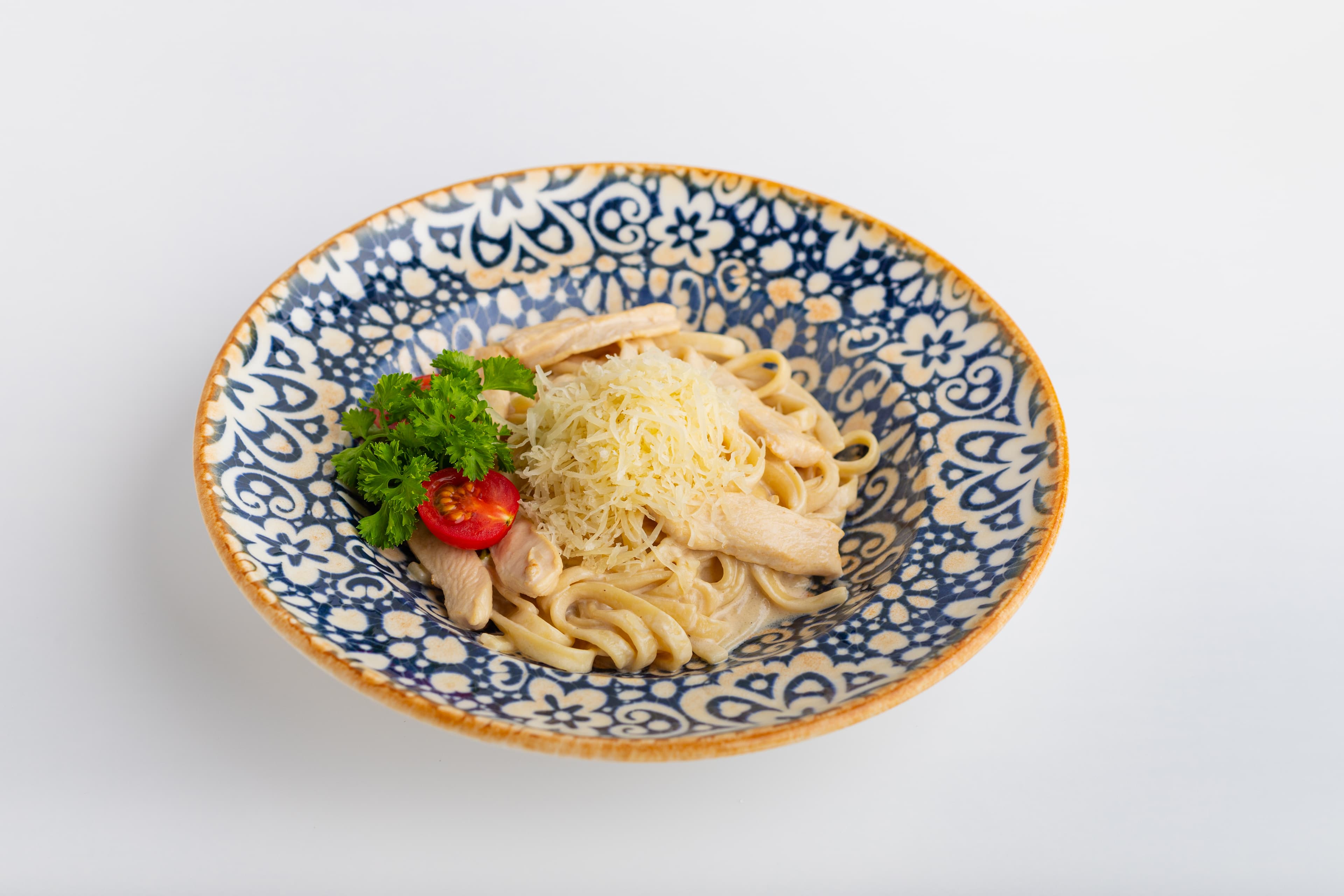 Домашняя лапша с курицей и зеленью